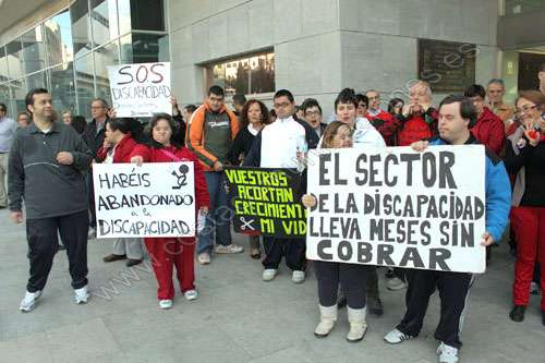 Marcha reivindicativa del sector de la discapacidad para exigir que la Generalitat pague la deuda