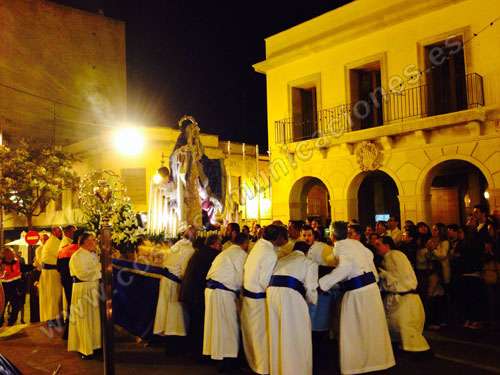 El zarandeo a la Virgen de los Dolores le hace perder el equilibrio y caer al suelo