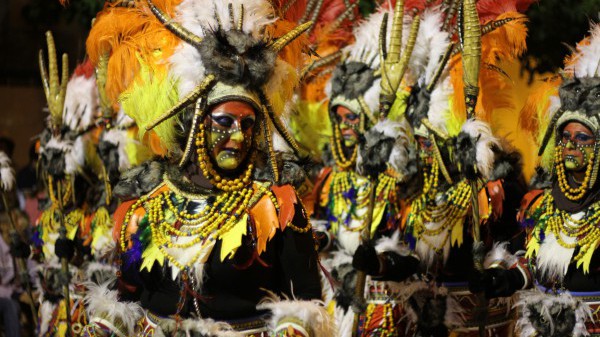 Piratas y Xodios despliegan dos impresionantes boatos en el Desfile de la Entrada